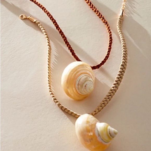 Jewelry - Free People supernova Elegant Shell Pendant Necklace cream color new with tag